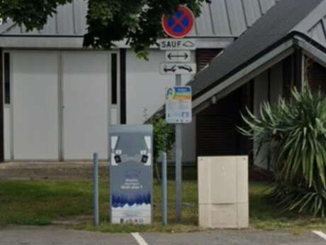BORNE DE RECHARGE POUR VÉHICULES ÉLECTRIQUES