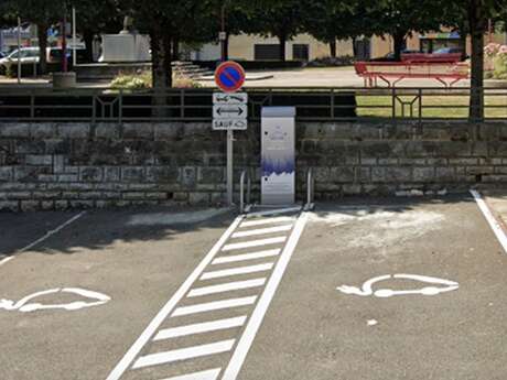 BORNE DE RECHARGE POUR VÉHICULE ÉLECTRIQUE