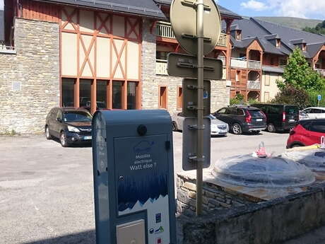 BORNE RECHARGE VOITURE ELECTRIQUE Chardons