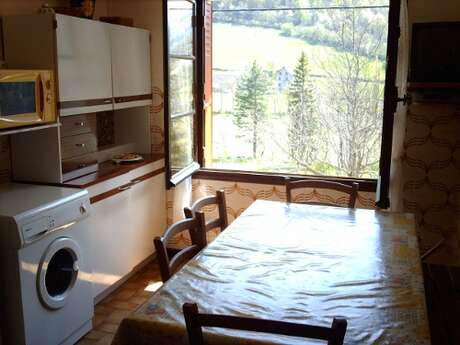 APPARTEMENT DANS MAISON