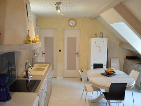 APPARTEMENT DANS MAISON
