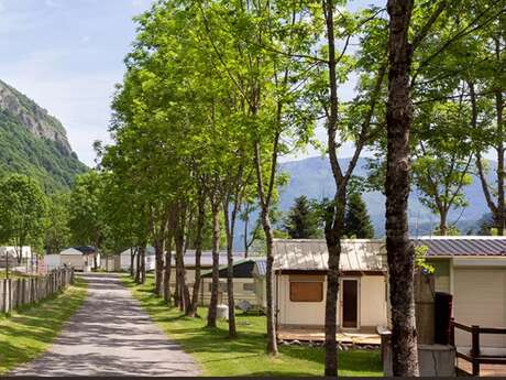 AIRE POUR CAMPING-CARS - CAMPING D'ARTIGUES