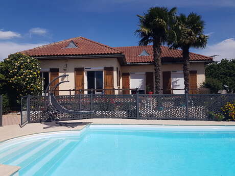 VILLA LILAS