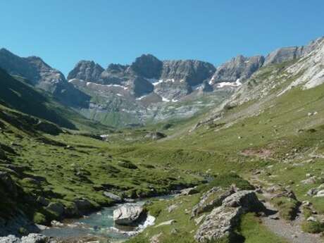CIRQUE D'ESTAUBE