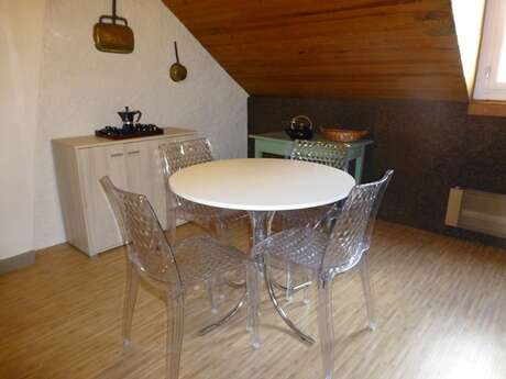 APPARTEMENT MANSARDÉ AU 2ÈME ÉTAGE