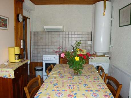APPARTEMENT, REZ DE CHAUSSEE D'UNE MAISON