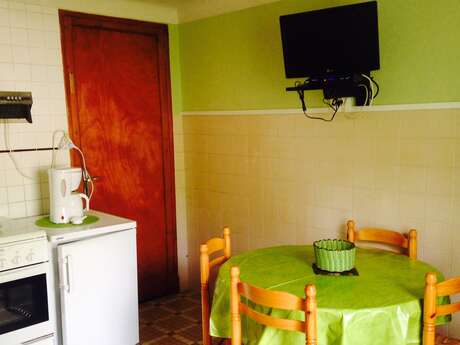 APPARTEMENT DANS MAISON
