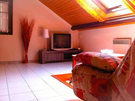 APPARTEMENT DANS MAISON