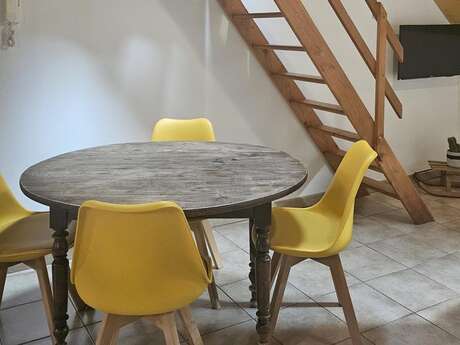 APPARTEMENT DANS MAISON