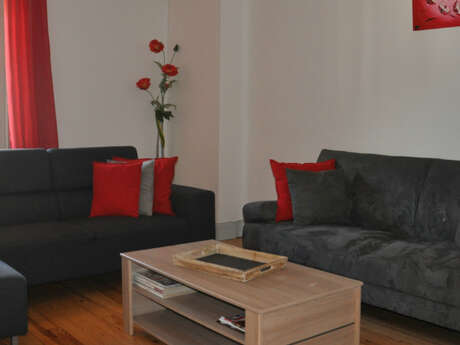 APPARTEMENT DANS MAISON