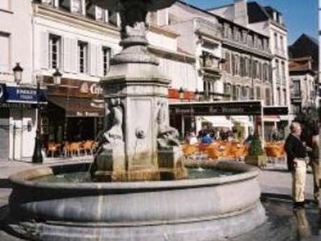 LA FONTAINE AUX DAUPHINS