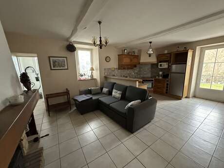 MAISON DE CARACTERE DANS VILLAGE