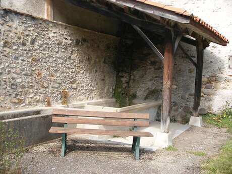 LAVOIR RUE DES FONTAINES TUZAGUET