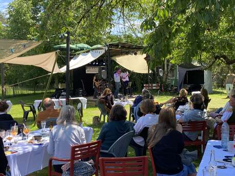 Brunch, concert et vide-dressing aux Les Bains