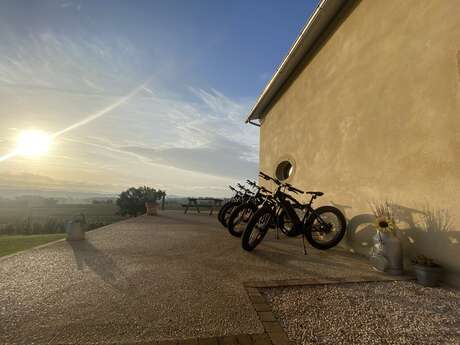 LOCATION DE VÉLOS A ASSISTANCE ELECTRIQUE AU CHÂTEAU DU POUEY