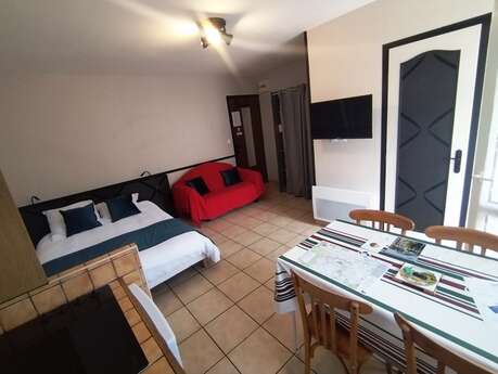 STUDIO TERRASSE LATRE LOCATION (2 EME ETAGE)