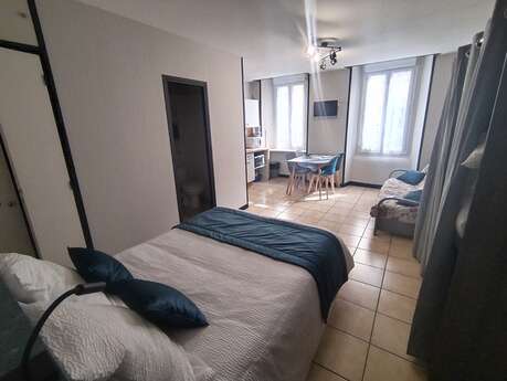 STUDIO 1ER ETAGE LATRE LOCATION