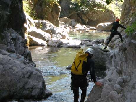 AVENTURE SANS FRONTIERE