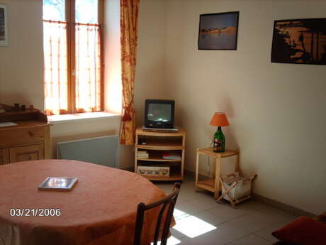 APPARTEMENT DANS MAISON "LES CLARINES"