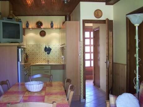 APPARTEMENT DANS MAISON