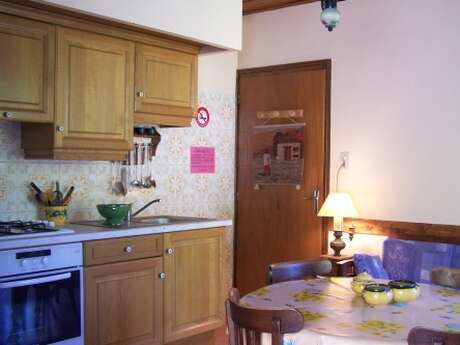 APPARTEMENT DANS MAISON