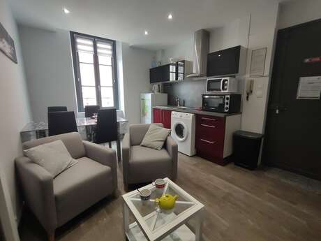 APPARTEMENT 2EME GAUCHE