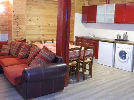 APPARTEMENT DANS MAISON
