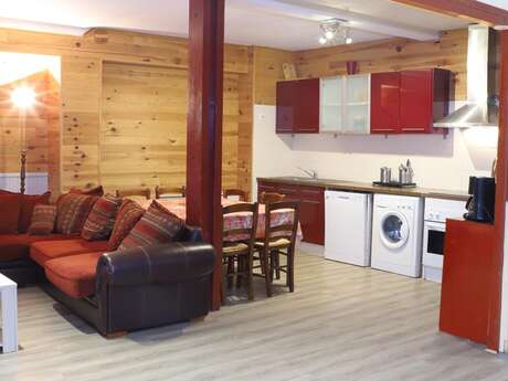 APPARTEMENT DANS MAISON