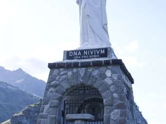 STATUE NOTRE-DAME-DES-NEIGES