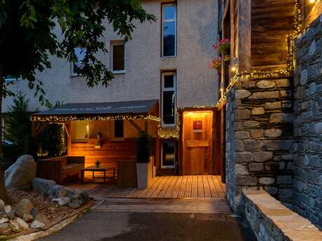 HOTEL NESTE DE JADE
