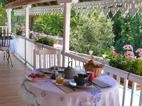 CHEZ MAMYLETTE