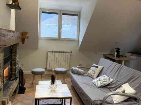 APPARTEMENT DANS MAISON