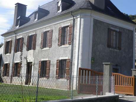 MAISON AVEC JARDIN DANS VILLAGE