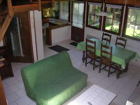 APPARTEMENT DANS MAISON
