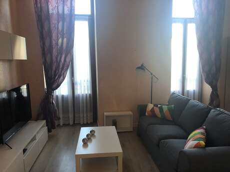 APPARTEMENT 1ER DROITE