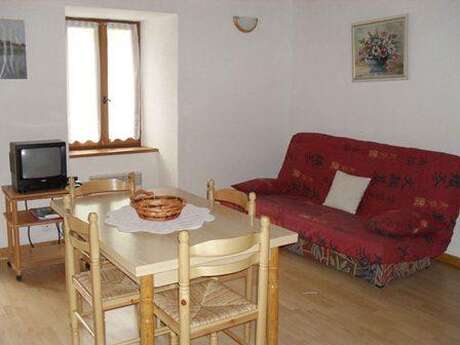 APPARTEMENT DANS MAISON- VLG222
