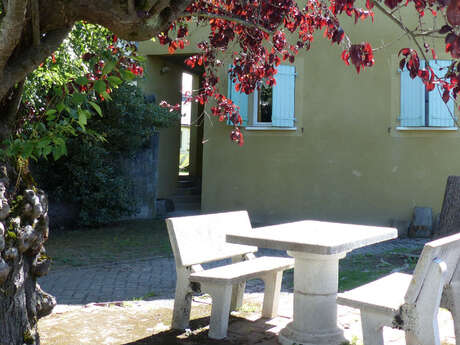 APPARTEMENT DANS MAISON