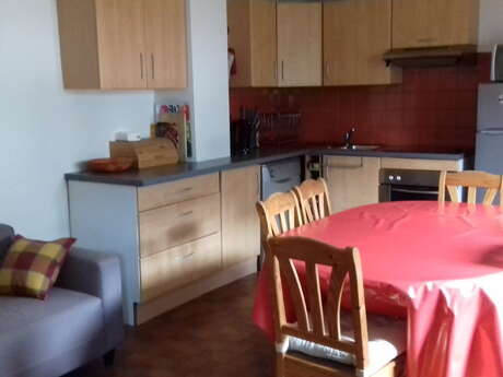 APPARTEMENT DANS MAISON ANCLADE