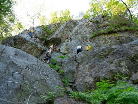 FALAISE D'ESCALADE ET VIA FERRATA DU THEN