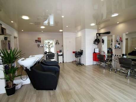 LE PETIT SALON