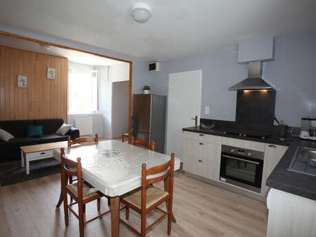 APPARTEMENT DANS MAISON