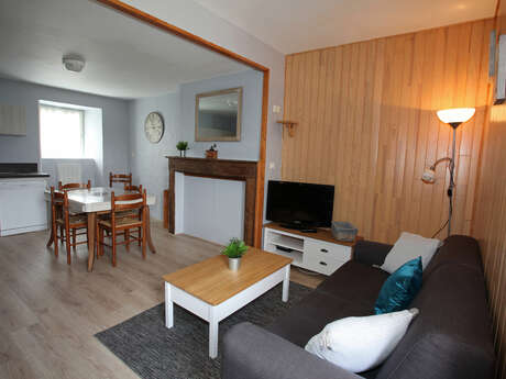 APPARTEMENT DANS MAISON