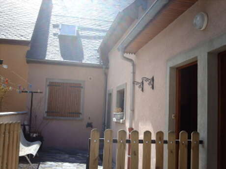 APPARTEMENT DANS MAISON