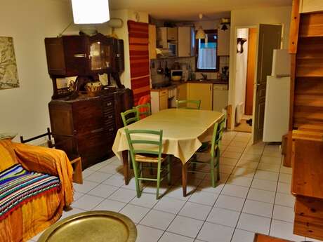 APPARTEMENT AVEC JARDINET