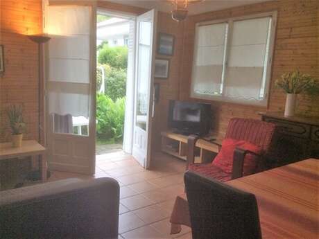 APPARTEMENT DANS MAISON