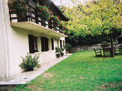 APPARTEMENT DANS MAISON