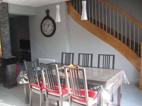 APPARTEMENT CONTEMPORAIN DANS MAISON