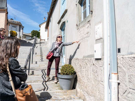 Secrets de villages : "Esquièze : traditions villageoises en Pays Toy au pied d'un château de légendes !"