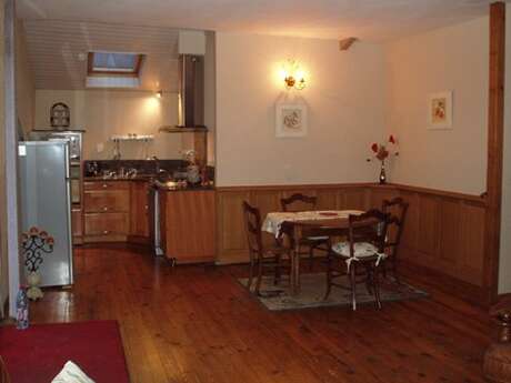 APPARTEMENT DANS MAISON