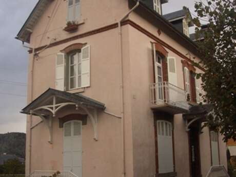 APPARTEMENT DANS MAISON